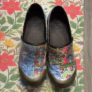 EUC Dansko clogs. Size 38 EU.